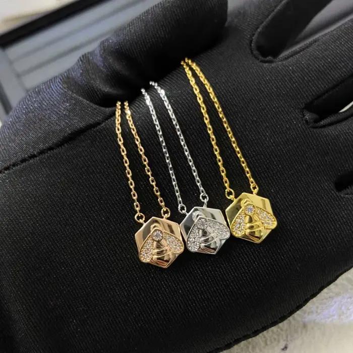 Collier Abeille Sculptée en Argent 925 Plaqué Or, Bijou Exquis et Tendance pour Femme, Cadeau Idéal pour les Fêtes