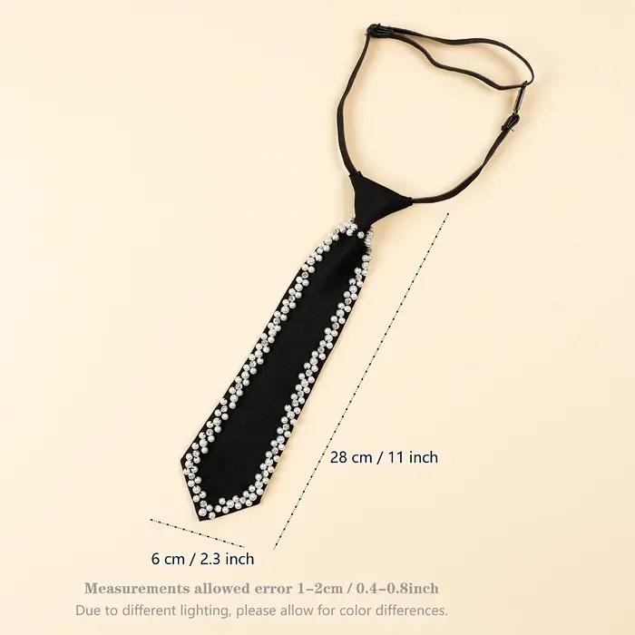 Une pièce de cravate en perles pour femme. Il convient aux filles et aux dames à porter lors des festivals, des fêtes et dans la vie quotidienne. C'est un