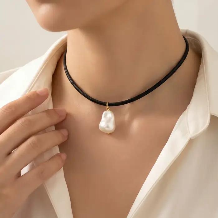 Collier ras du cou en cuir noir avec perles baroques, bande en cuir souple, perles d'eau douce irrégulières, réglable, bijou de cou vintage pour femme
