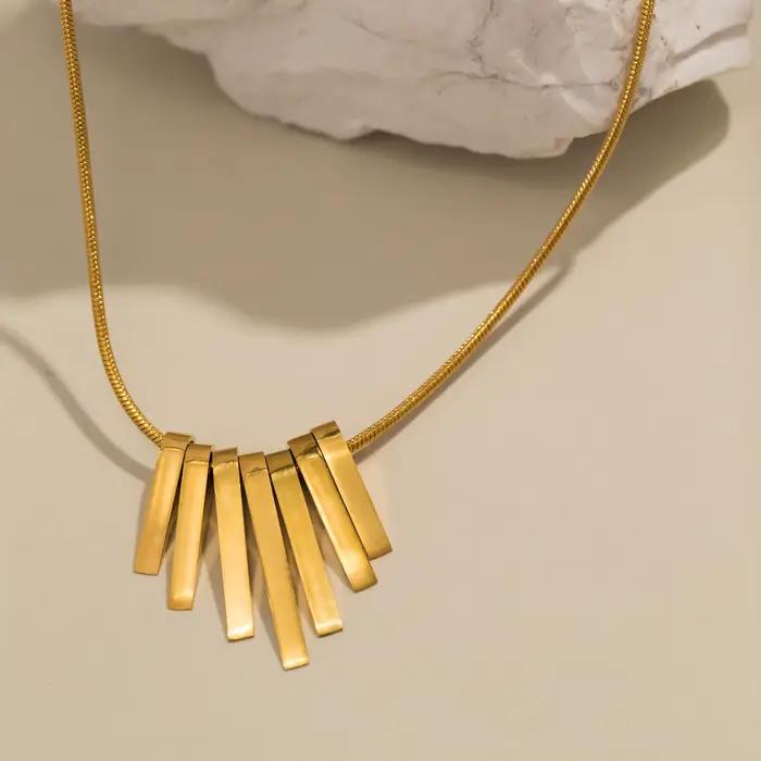 UHBINYCA collier en forme d'éventail pour femmes de Style minimaliste, bijoux exquis antirouille en acier inoxydable plaqué or