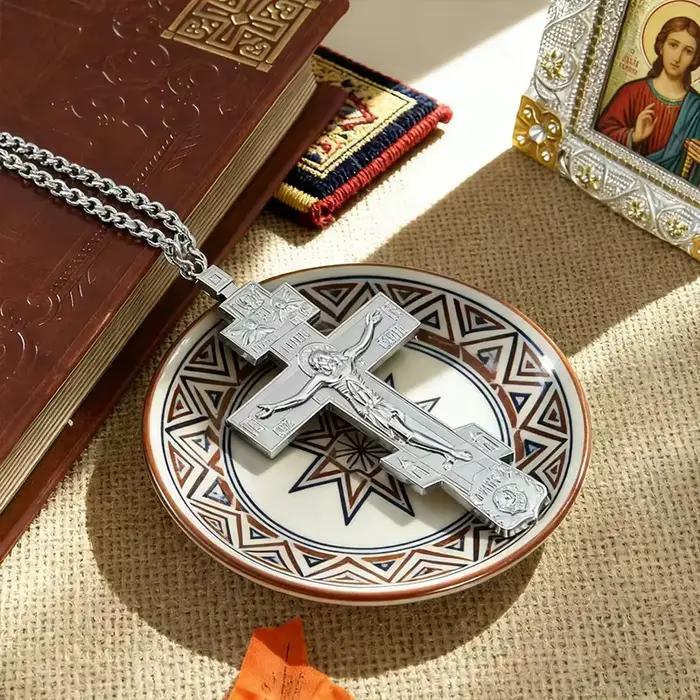 Collier croix orthodoxe à trois branches plaqué or avec crucifix gravé bijou chrétien traditionnel pour homme femme occasions spéciales