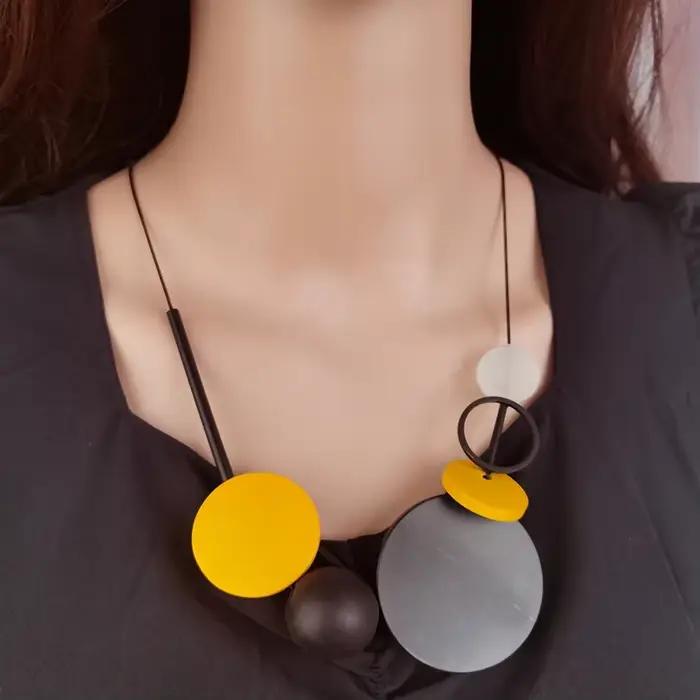 Collier pendentif en tranches rondes en bois noir naturel fait à la main pour femmes, colliers bavoir de déclaration, bijoux Vintage