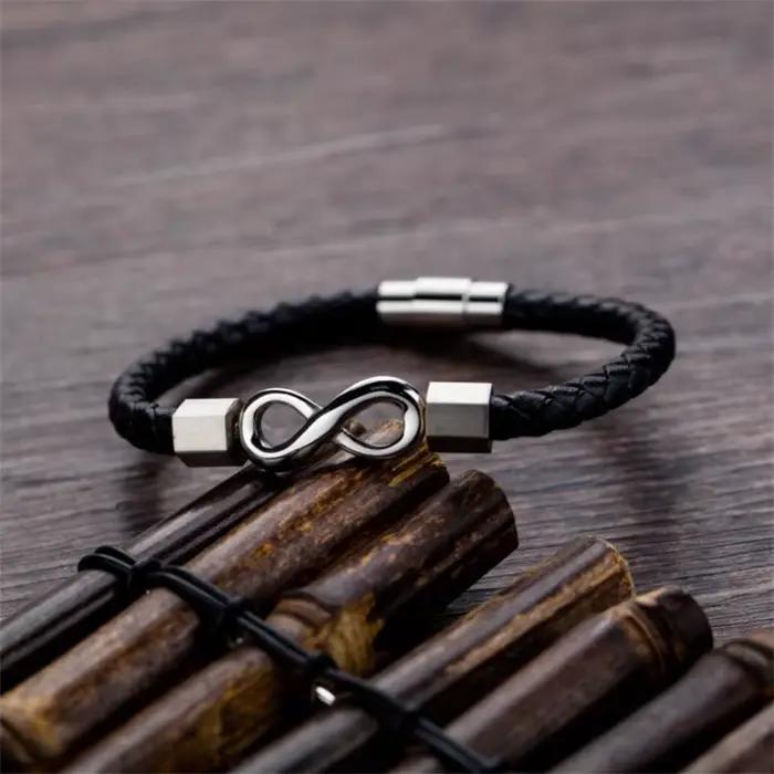 Bracelet en cuir punk numéro 8