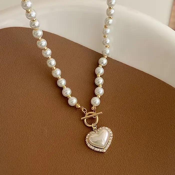 Collier élégant en perles d'imitation pour femmes, chaîne de luxe en perles d'imitation, chaîne de clavicule, bijoux à breloques