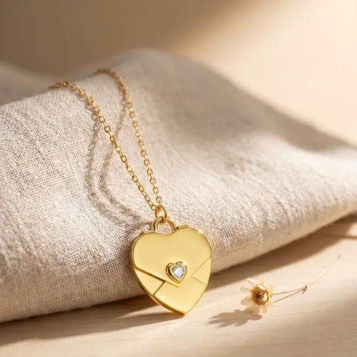 Collier personnalisé en forme de cœur avec médaillon ouvrable et gravure laser pour femmes, bijou de soirée avec message secret, cadeau d'anniversaire