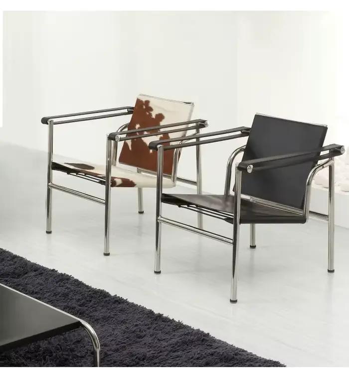 Chaise de fauteuil de style Kevin en cuir PU, cuir de vache, cadre en acier inoxydable, salon, loisirs, corbusier facilement