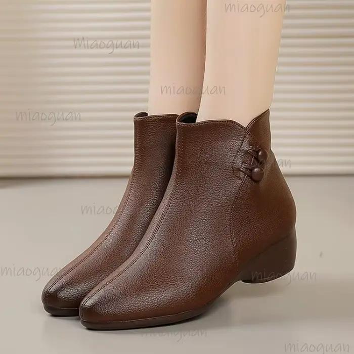 Nouvelles bottines en cuir pour femme 2026 - Bottines confortables à talon épais avec boutons décoratifs, chaussures tendance en cuir souple et confortables