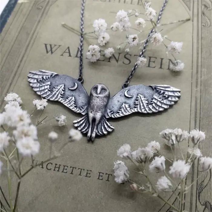 Collier rétro pour hommes et femmes, pendentif hibou créatif, ailes volantes, bijoux de vacances, cadeaux de vacances, nouvelle collection