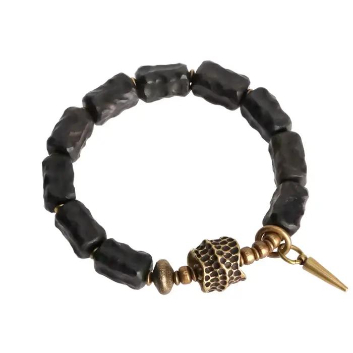 Bracelet en perles d'ébène sculptées à la main pour homme, avec breloque en laiton vintage, bracelet tendance en bois noir irrégulier, bijou punk rock, cadeau