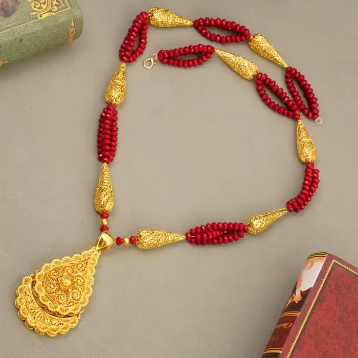 Collier ethnique de perles de luxe