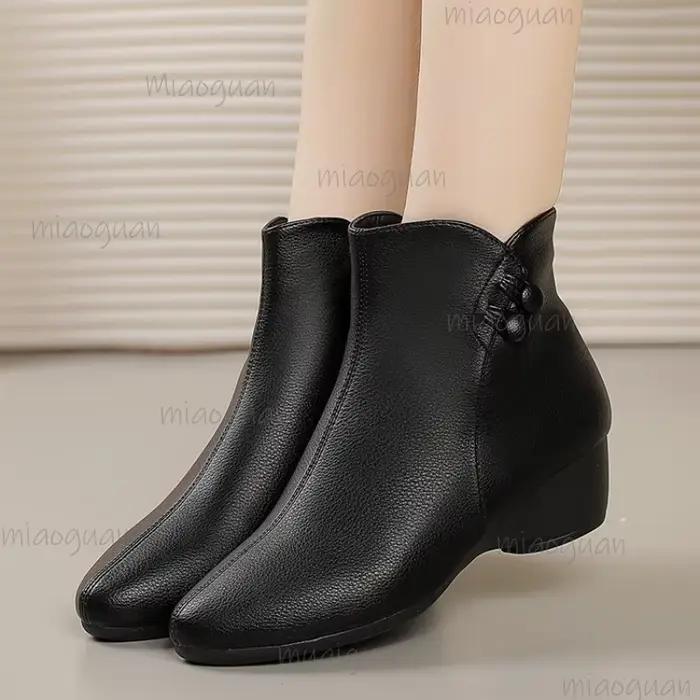 Nouvelles bottines en cuir pour femme 2026 - Bottines confortables à talon épais avec boutons décoratifs, chaussures tendance en cuir souple et confortables