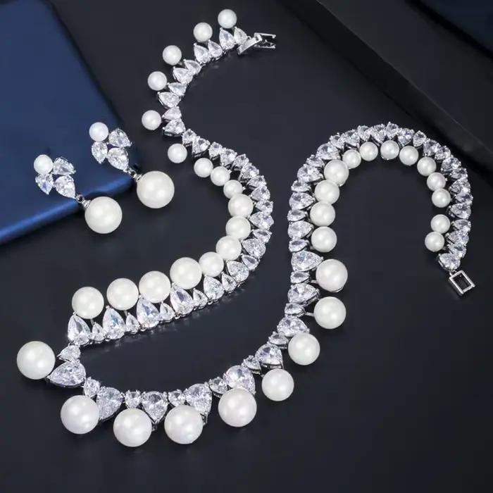 Ensemble de bijoux de luxe avec perle simulée et zircons cubiques pour femmes occasions spéciales