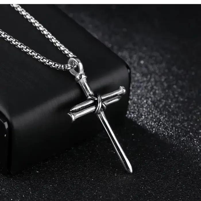 Bijoux pour hommes collier en acier inoxydable noir pendentif croix-chaîne collier cadeau pour hommes en gros