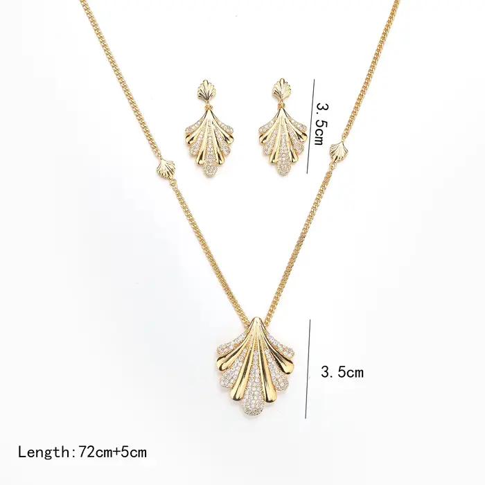 Ensemble de bijoux tendance plaqué or 18 carats avec zirconiums cubiques - Collier long superposé et boucles d'oreilles pendantes assorties