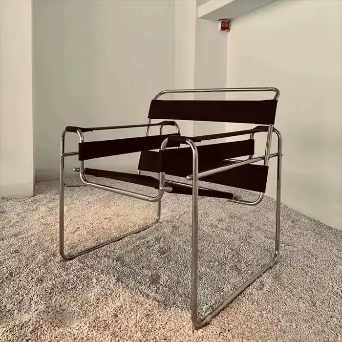Fauteuil à bascule Bauhaus en acier tubulaire et cuir, style Mid-Century Modern, fauteuil lounge, siège d'appoint minimaliste emblématique
