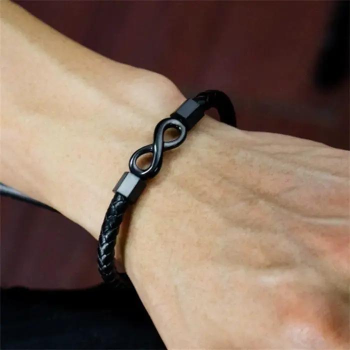 Bracelet en cuir punk numéro 8