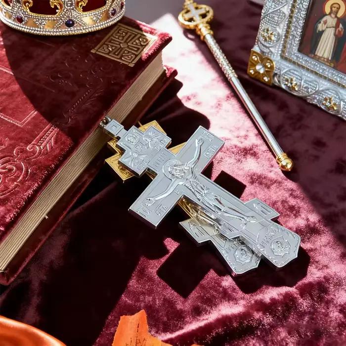 Collier croix orthodoxe à trois branches plaqué or avec crucifix gravé bijou chrétien traditionnel pour homme femme occasions spéciales