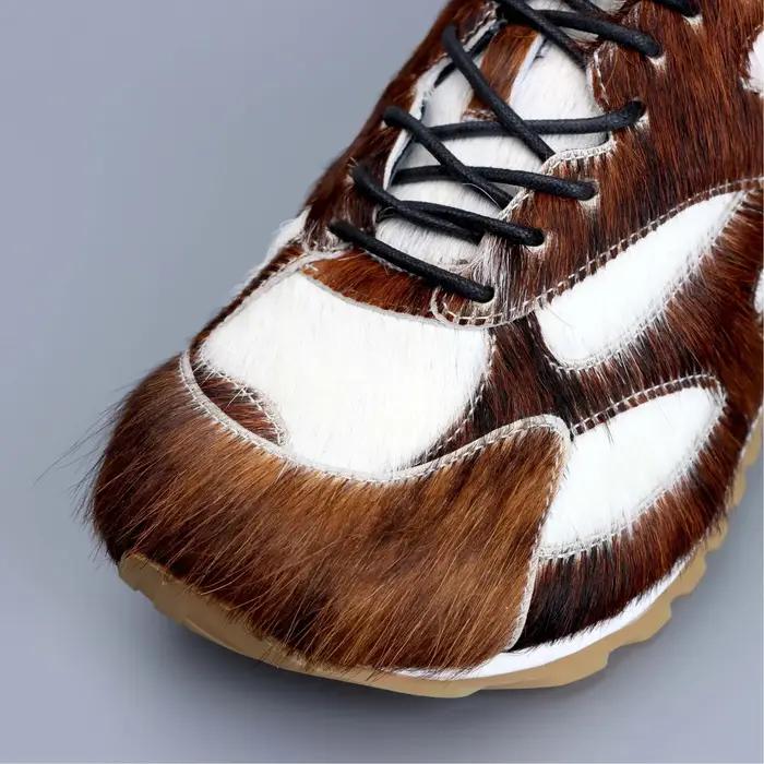 Baskets de luxe athlétiques basses avec imprimés de poils de veau naturel, chaussures décontractées de styliste doublées en cuir à lacets, chaussures d'entraînement