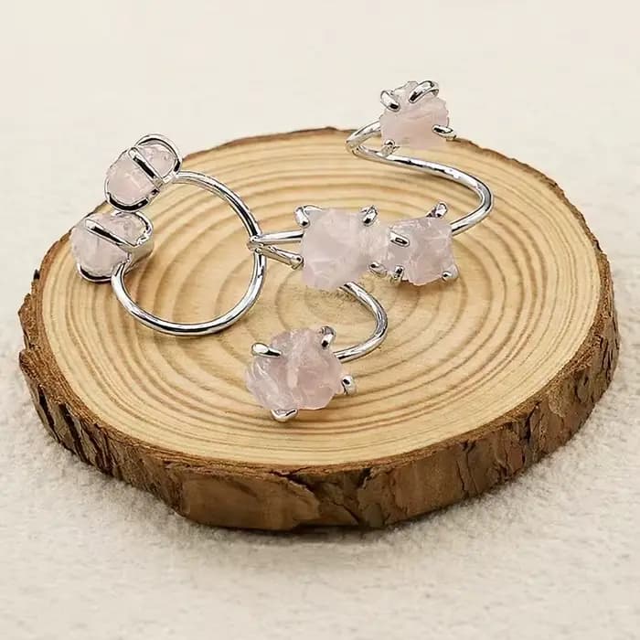 Bague ouverte ajustable en quartz rose brut irrégulier
