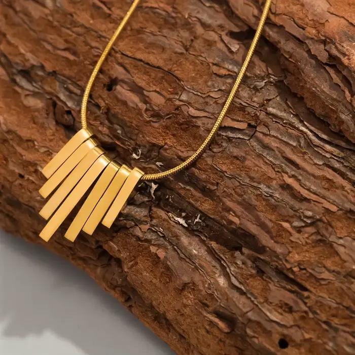 UHBINYCA collier en forme d'éventail pour femmes de Style minimaliste, bijoux exquis antirouille en acier inoxydable plaqué or