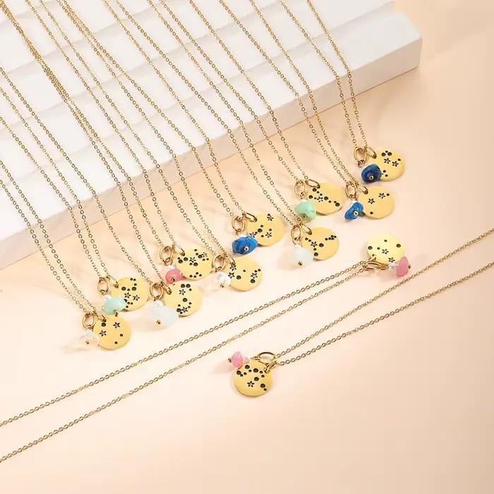 CARLIDANA Collier ras du cou géométrique rétro en acier inoxydable plaqué or avec perles en pierre naturelle et breloques 12 signes du zodiaque pour femme