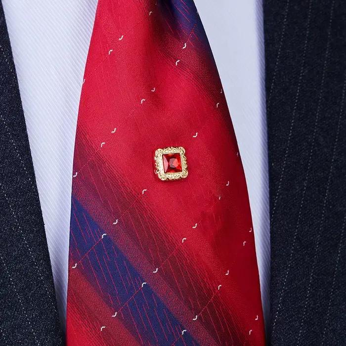 Nouveau Épingle à cravate pour hommes d'affaires Banquet de mariage quotidien couleur or exquise boucle de verrouillage en cristal