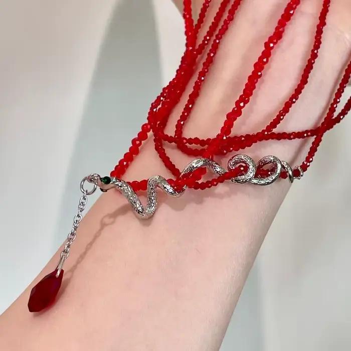 Collier gothique en forme de serpent pour hommes et femmes, Punk, Double couche, perles de cristal rouge, pendentif gouttelette d'eau, bijoux cadeaux