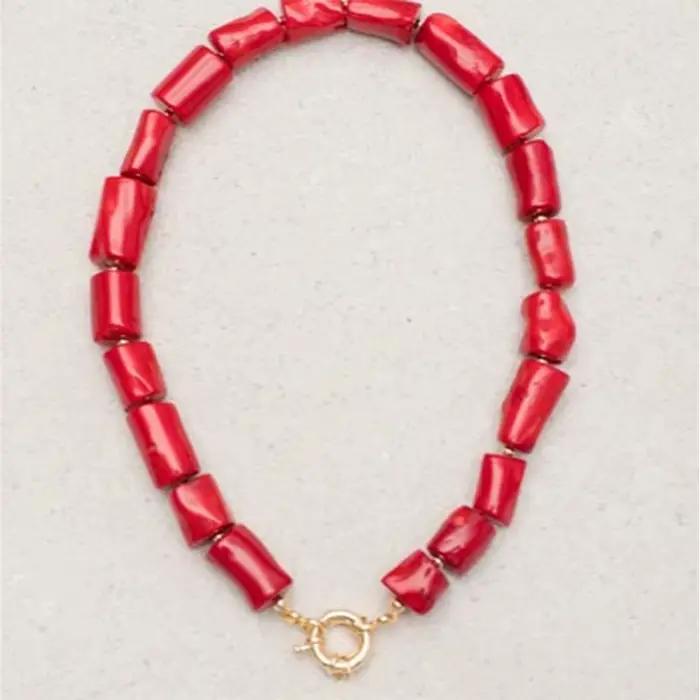 Collier avec pendentif en perles d'eau douce naturelles baroques, corail rouge, court pour femmes, bijoux bohème à la mode, ras du cou d'amitié, 2022