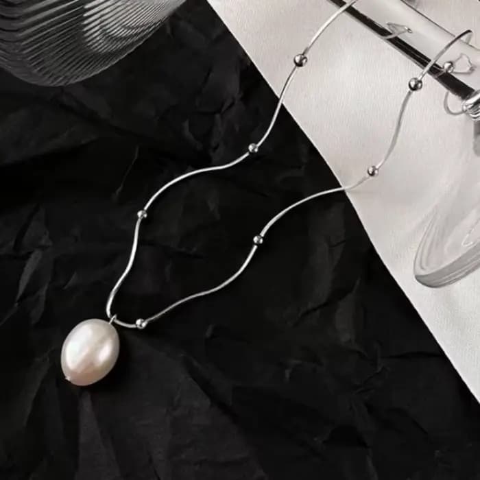 Nouveau collier élégant en perles