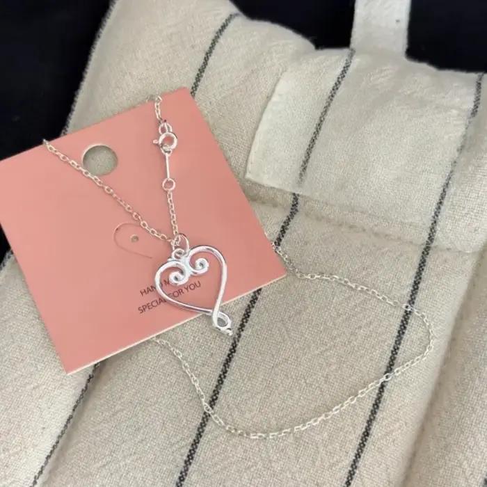 Collier de style identique à celui de ARin du groupe de filles coréen OH MY GIRL, collier d'amour de haute qualité, chaîne de clavicule féminine haut de gamme