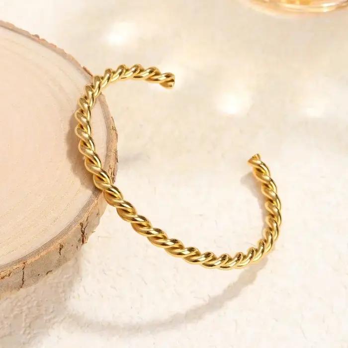 Bracelets en acier inoxydable pour hommes et femmes, couleur or, chaîne torsadée, bijoux à porter sur la main, cadeaux