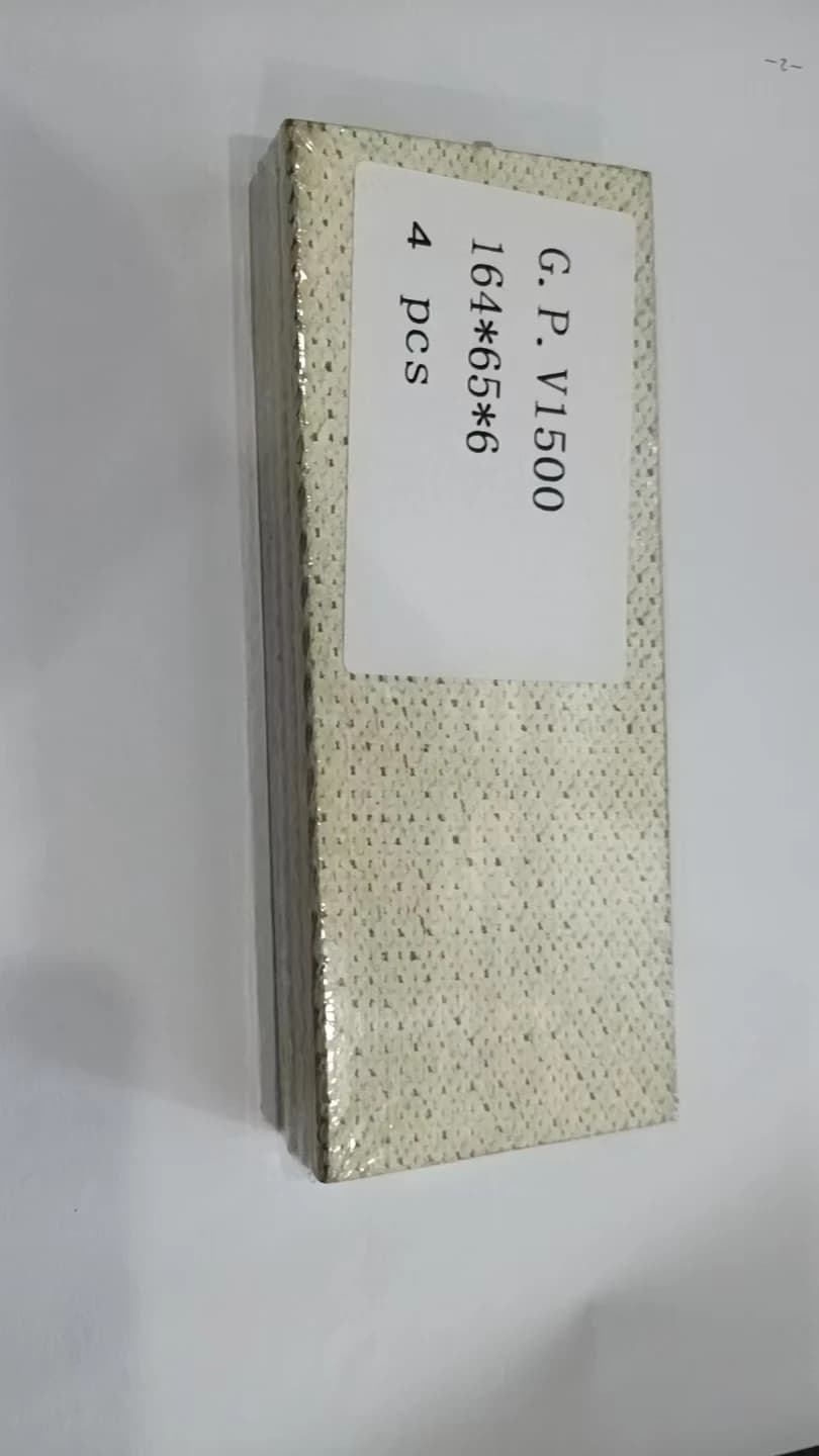 Un ensemble de 4 palettes G.P.V 1500 adaptés au lait CTA dans KEVLAR/vanes de pompes à vide pour mac
