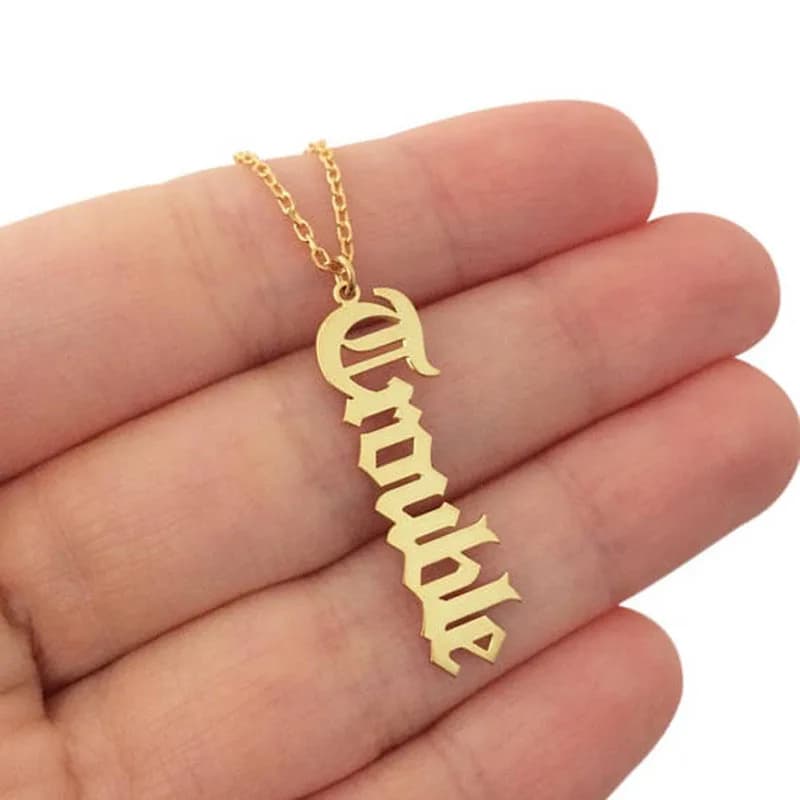 Collier personnalisé avec ancien nom anglais pour femme, acier inoxydable, collier vertical personna