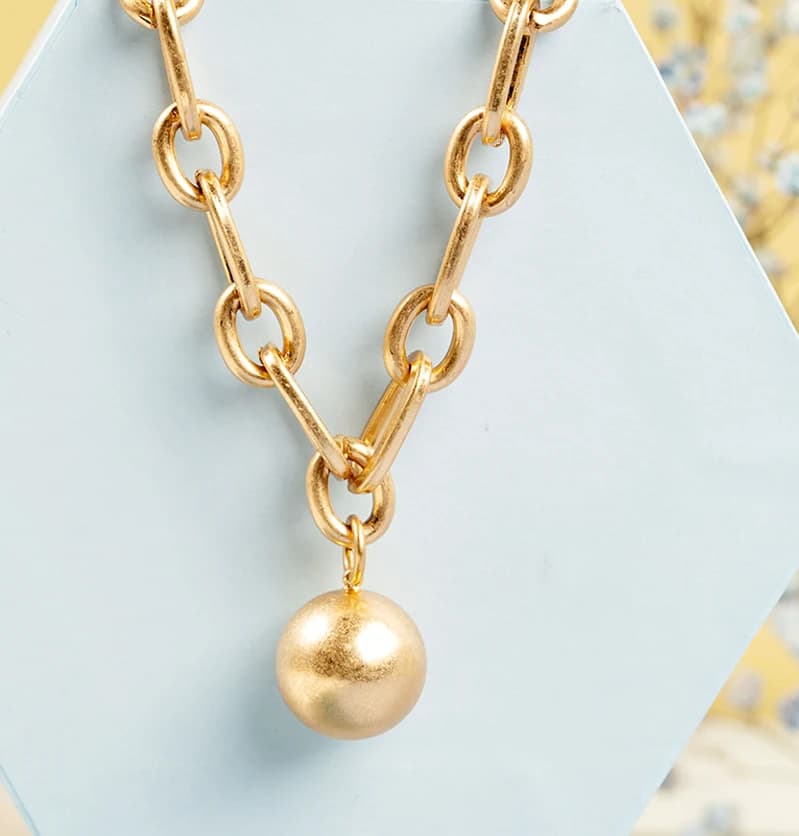 Grand Collier Conque Blanc, Pull-Over