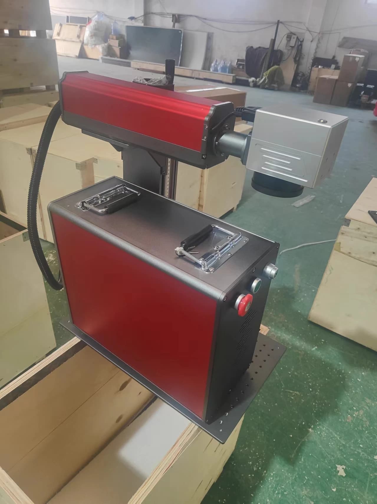 Boîtier de couleur rouge et gris, Machine de marquage de bijoux avec rotatif pour la gravure d'annea