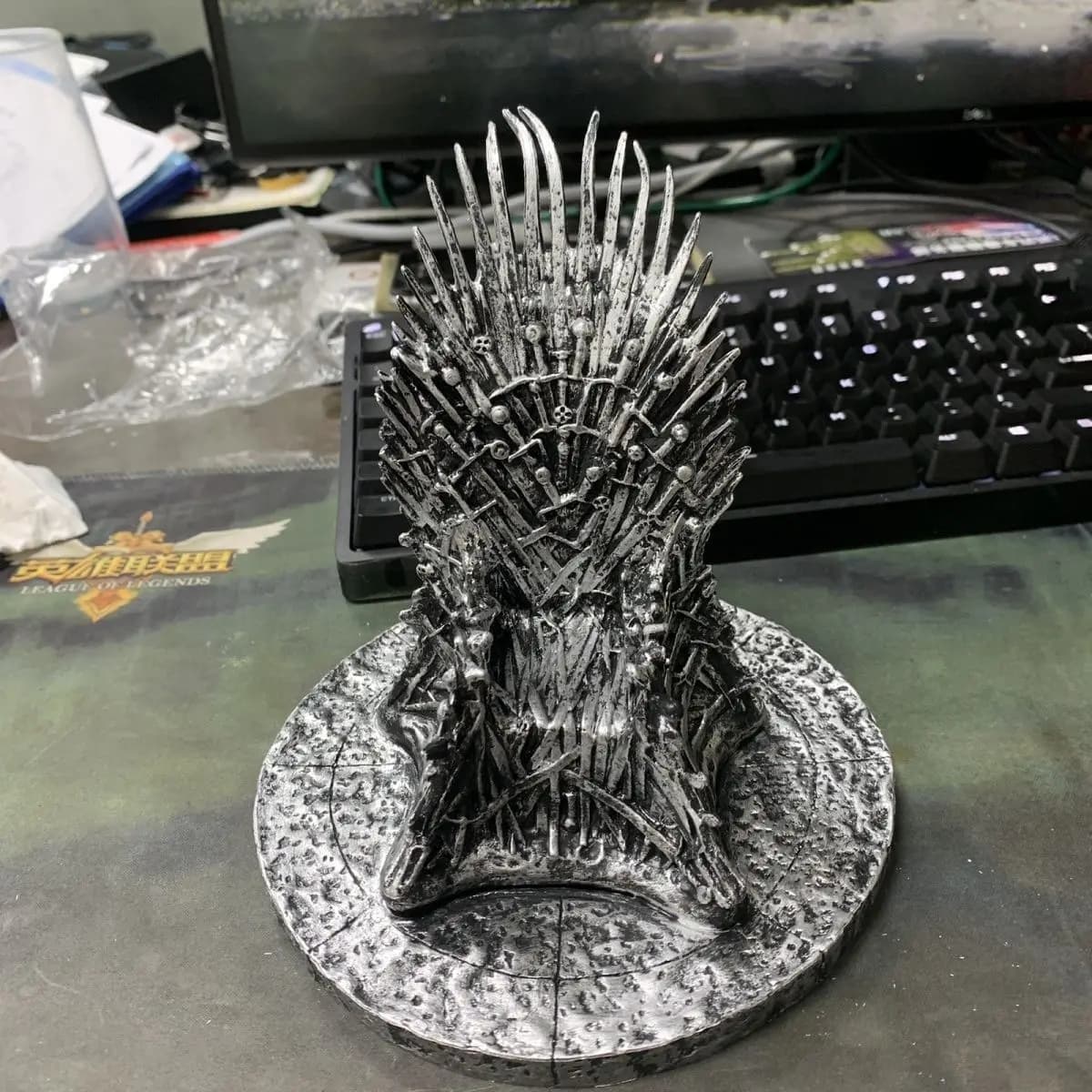 Statuette en PVC rétro du Trône de Fer de Game of Thrones, support pour téléphone, ornement cadeau e