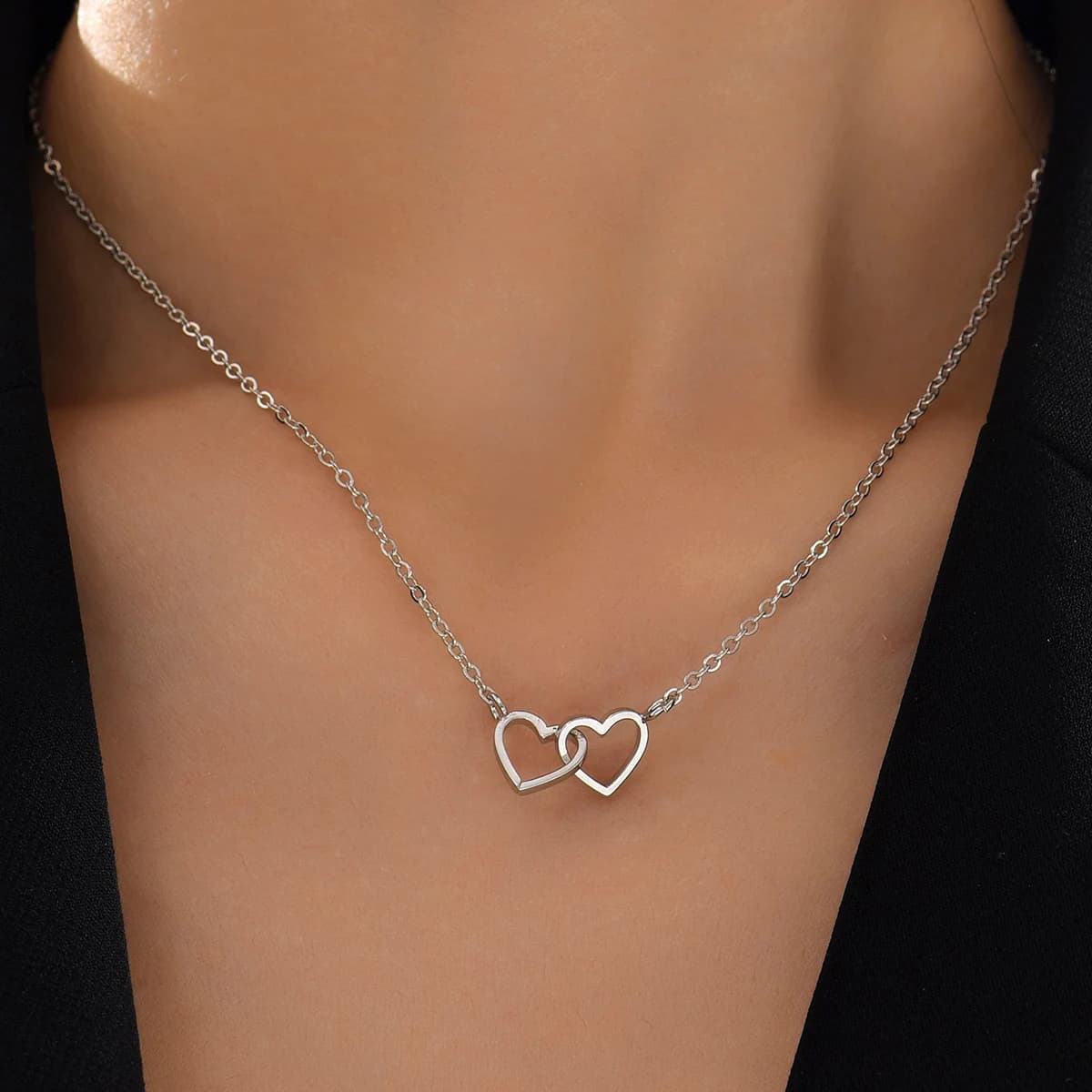 Collier d'amour double coeur creux pour femme, minuscule, mignon, mode, bijoux du jour de Léon