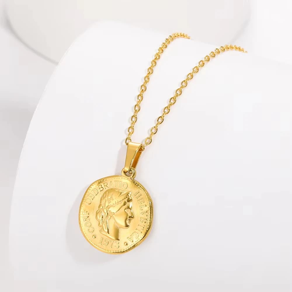 Collier de déesse Afrodite Artemis Hecate pour femmes, couleur or, en acier inoxydable, collier de d