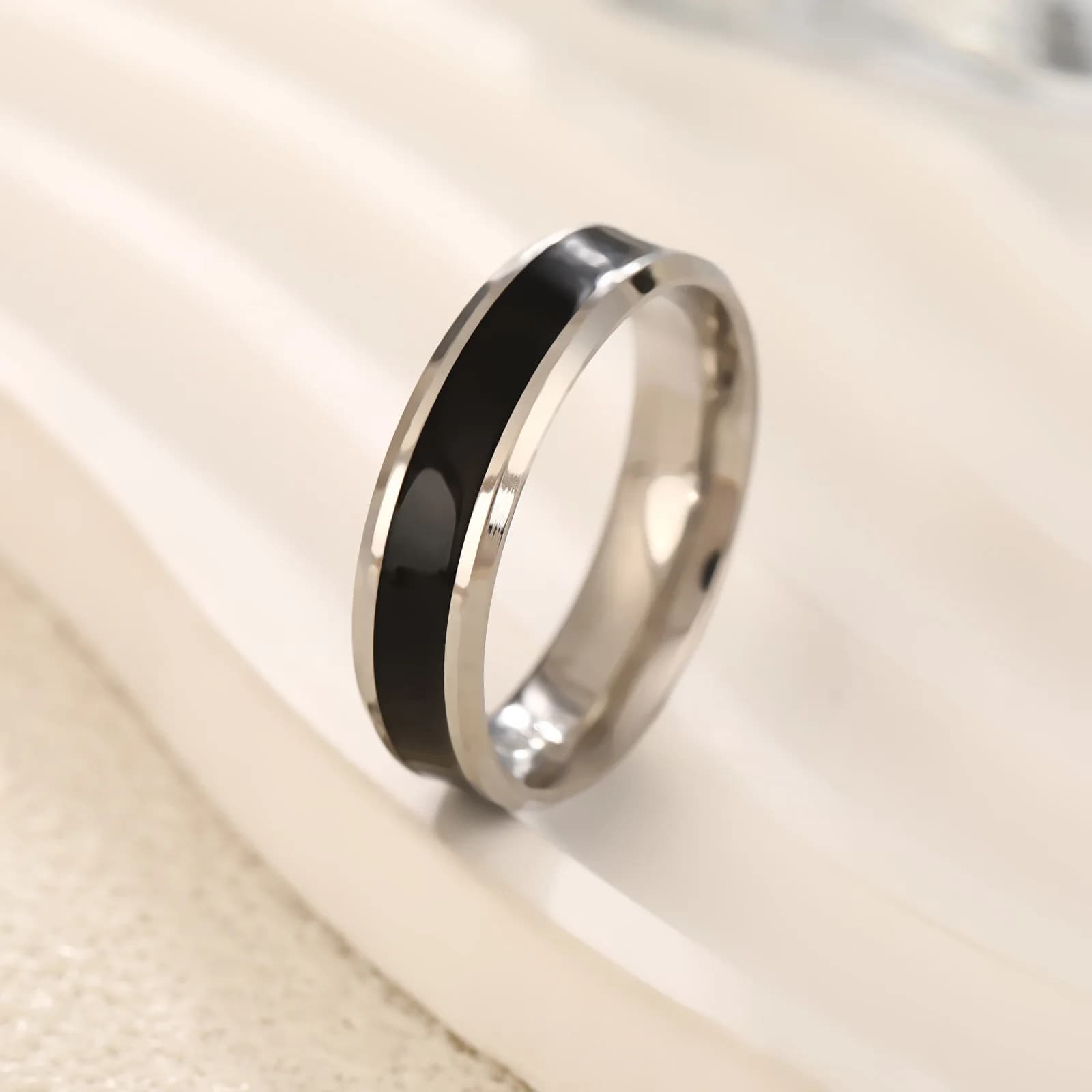 Bague noire en acier inoxydable pour hommes et femmes, minimaliste, lisse, tendance, bijoux de Coupl
