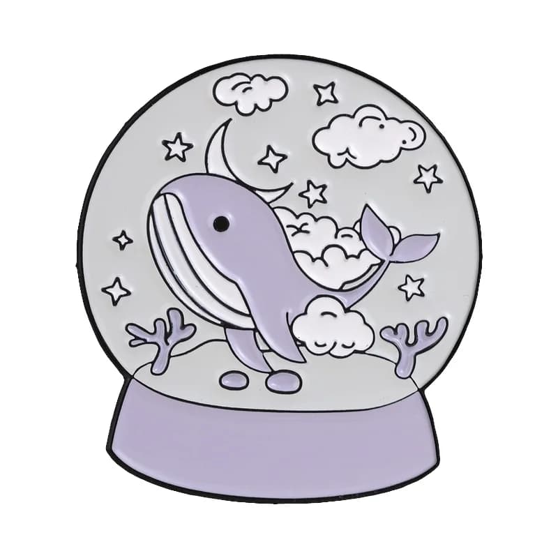 Broche Épinglette Émail Baleine Magique Violette dans une Boule de Cristal, Mignonne Baleine dans un