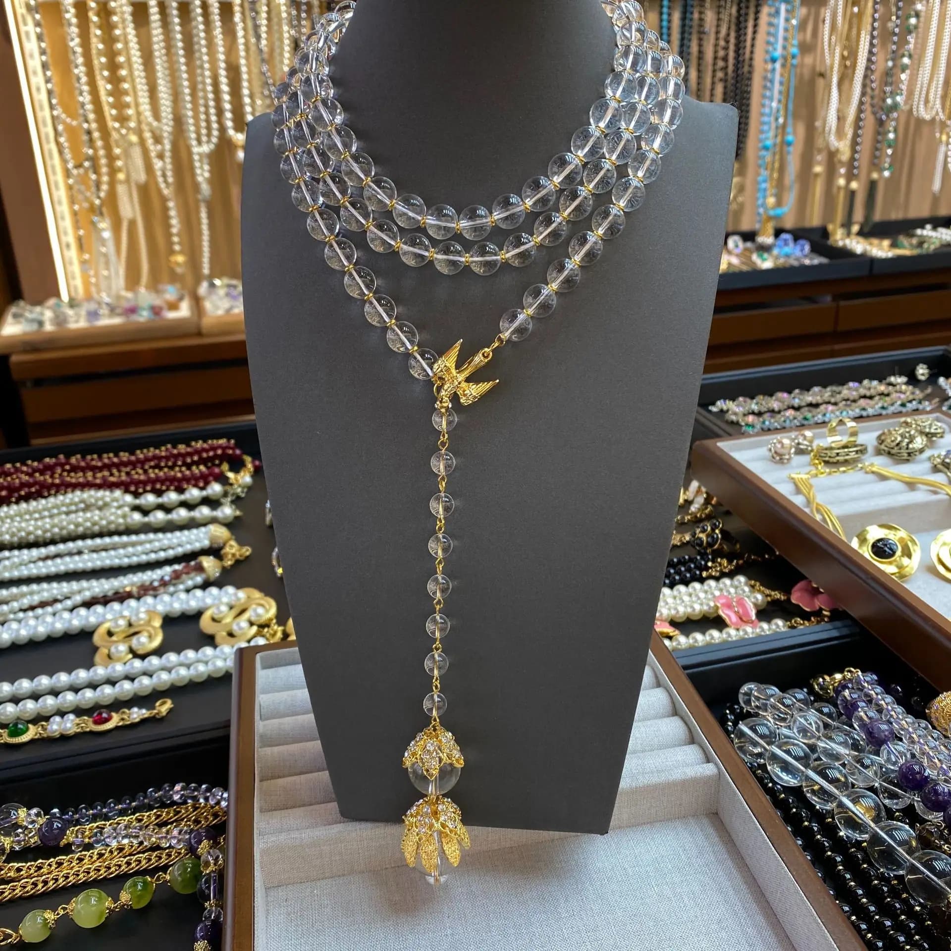 Collier vintage avec pendentif long en forme d'oiseau en cristal blanc de 10 mm