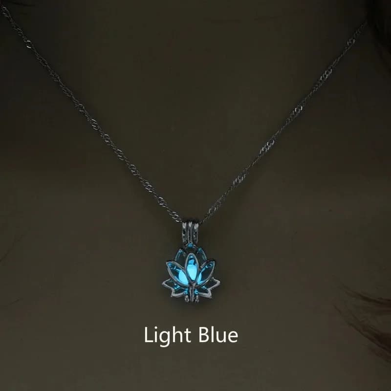 Collier pendentif lumineux en forme de fleur de Lotus pour femmes, lune scintillante dans la nuit, b