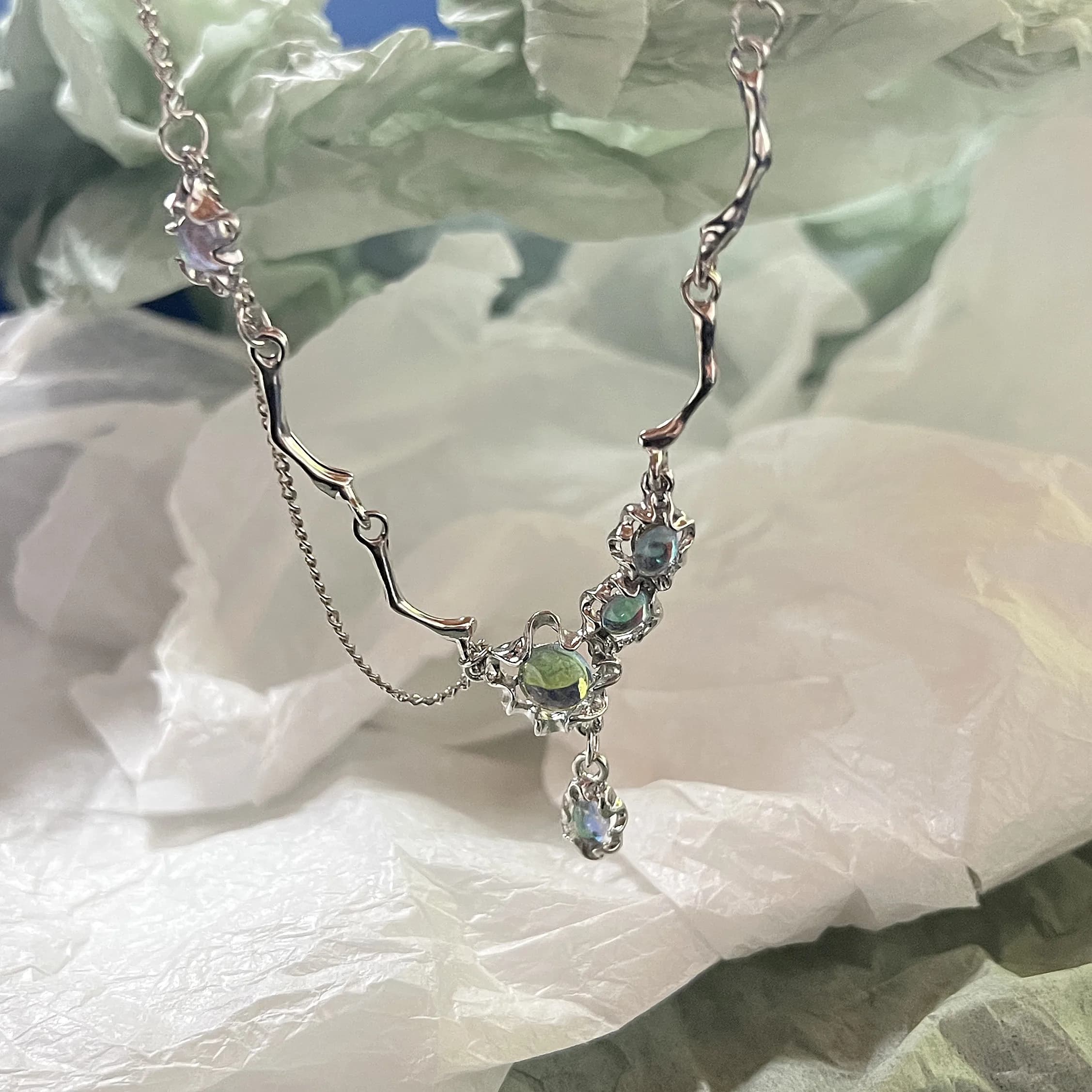 Collier en métal liquide avec pendentif opale en cristal pour femme, tour de cou vintage irrégulier,