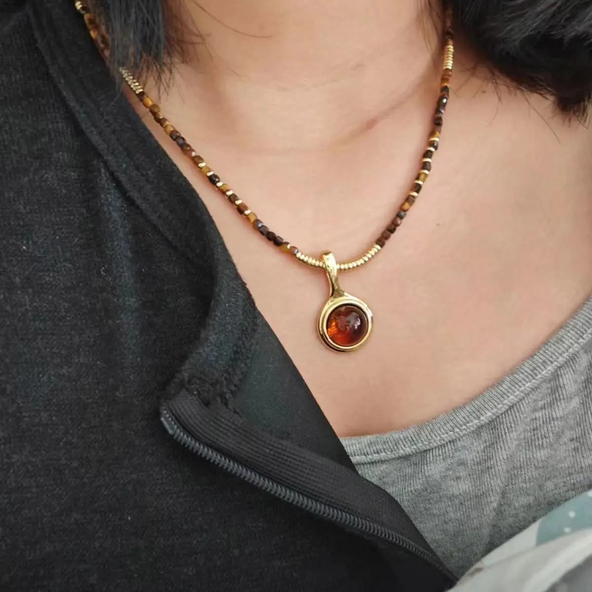 Collier de perles en pierre naturelle fait à la main, modèles de luxe légers, empilés, sens de haut 