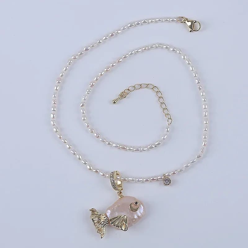 Chaîne de perles d'eau douce naturelles en forme de riz blanc, perle Keshi rose, poisson mignon, col