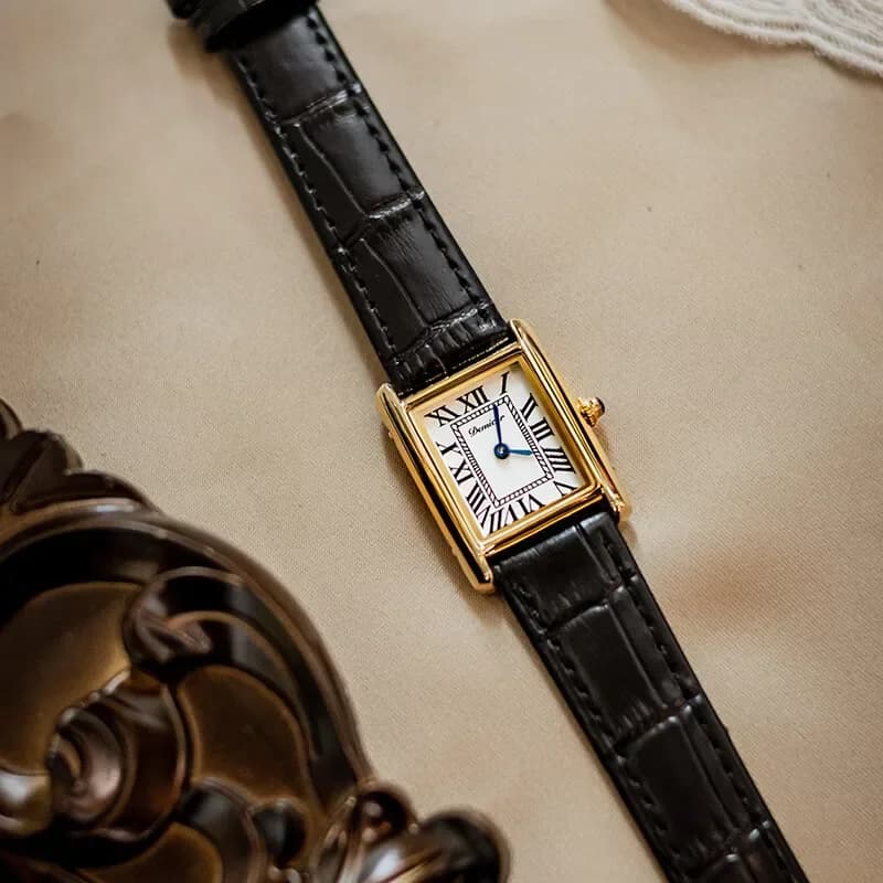 Montre rectangulaire pour femmes Simple rétro cuir romain tempérament affaires lumière luxe Niche da