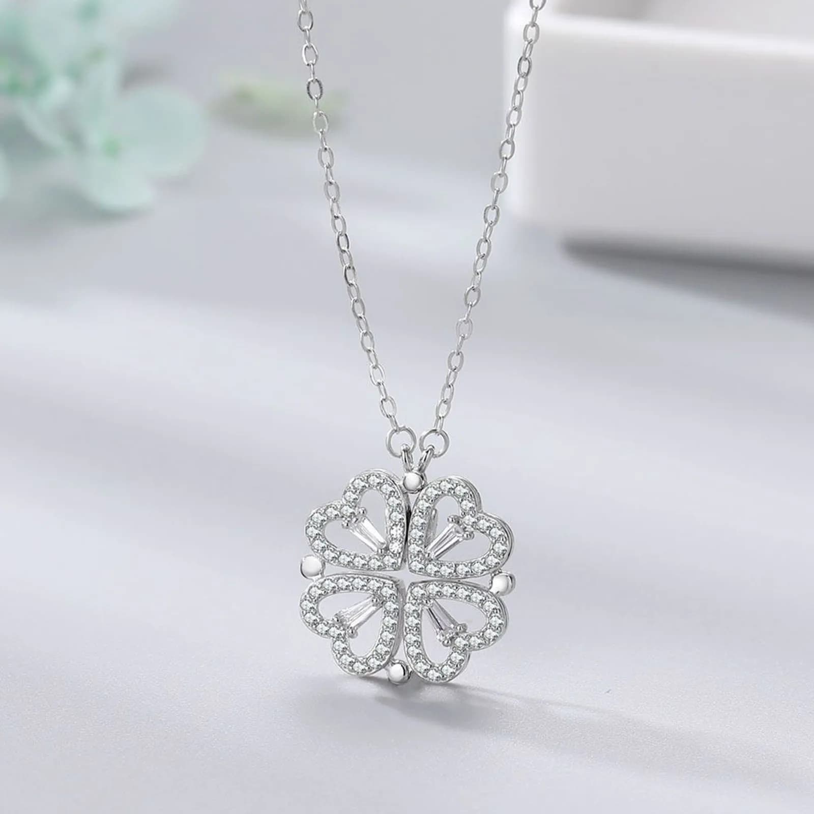 Collier avec pendentif trèfle à quatre feuilles en forme de cœur, bijoux en Zircon pour femmes, chaî