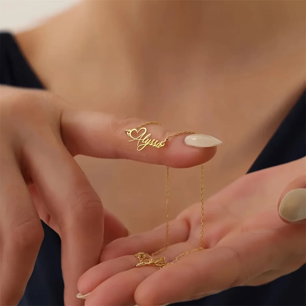 Collier personnalisé avec nom et cœur pour femme, en acier inoxydable plaqué or 18 carats, bijoux mi
