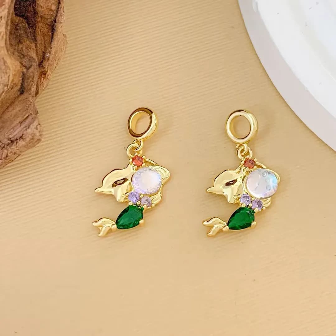 Pendentif sirène en zircon coloré plaqué or, breloque poisson de dessin animé mignon pour la fabrica