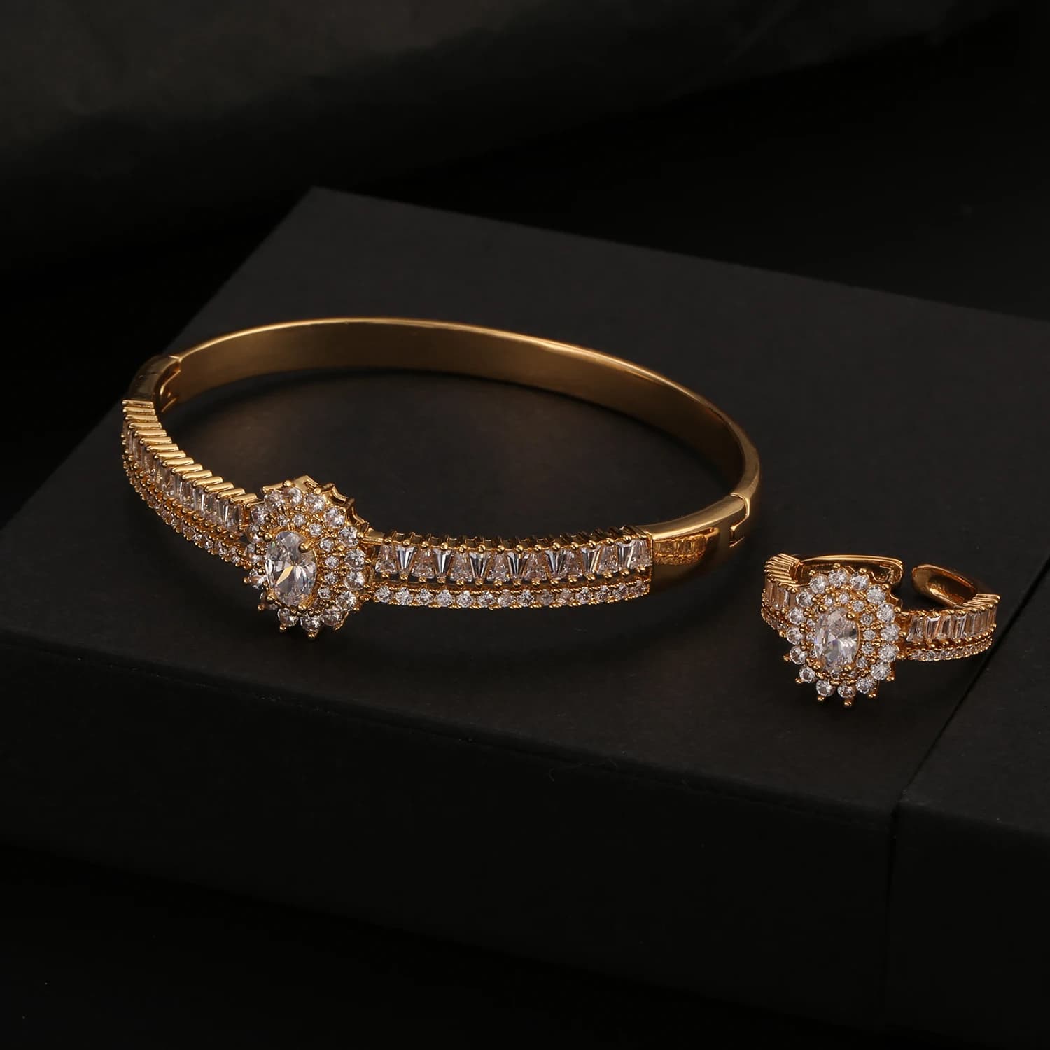 Ensemble de bijoux de luxe plaqué or 18 carats avec bracelet et bague en cristal halo tournesol et a